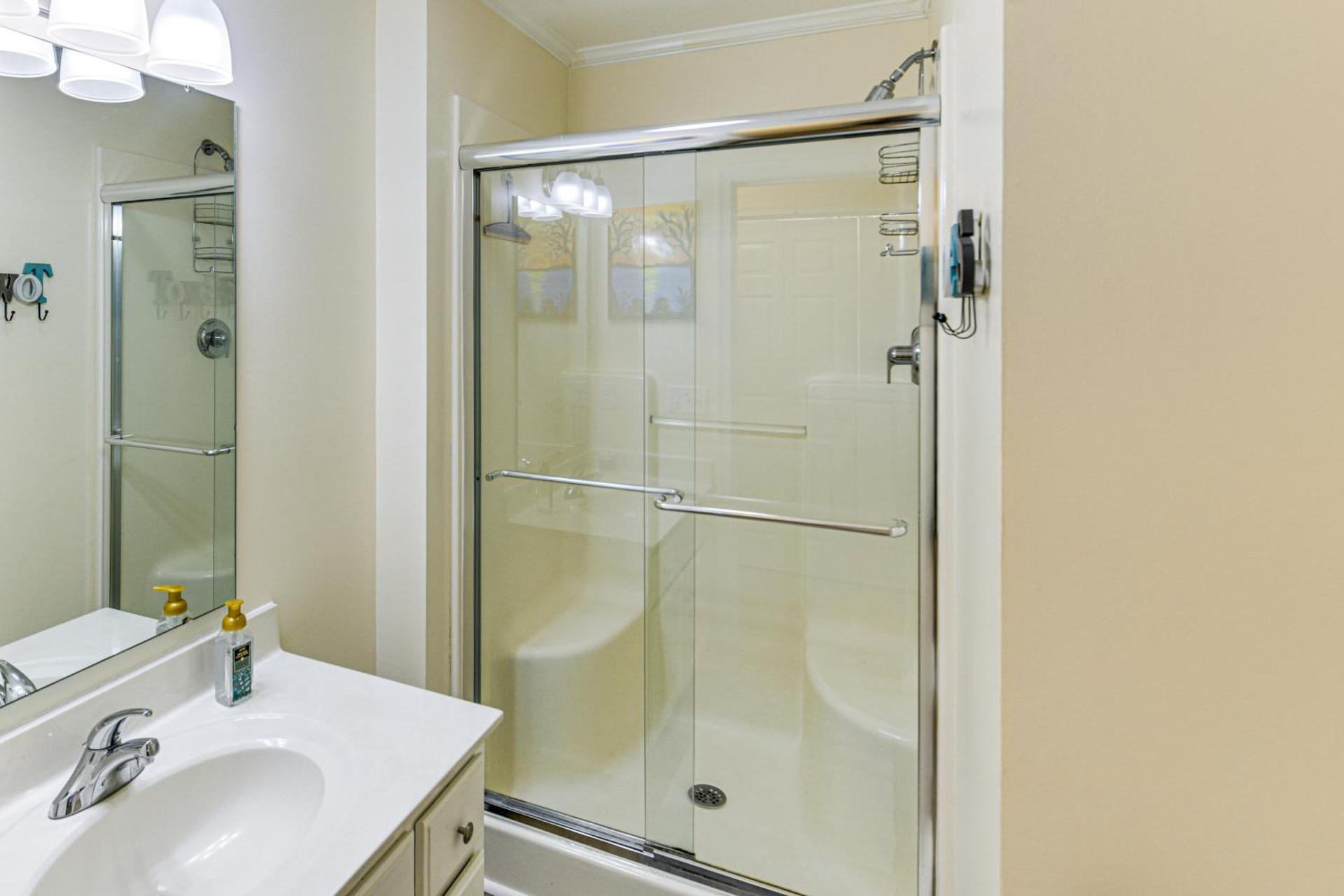 2 Mi to Rehoboth Beach Home with Sunroom!