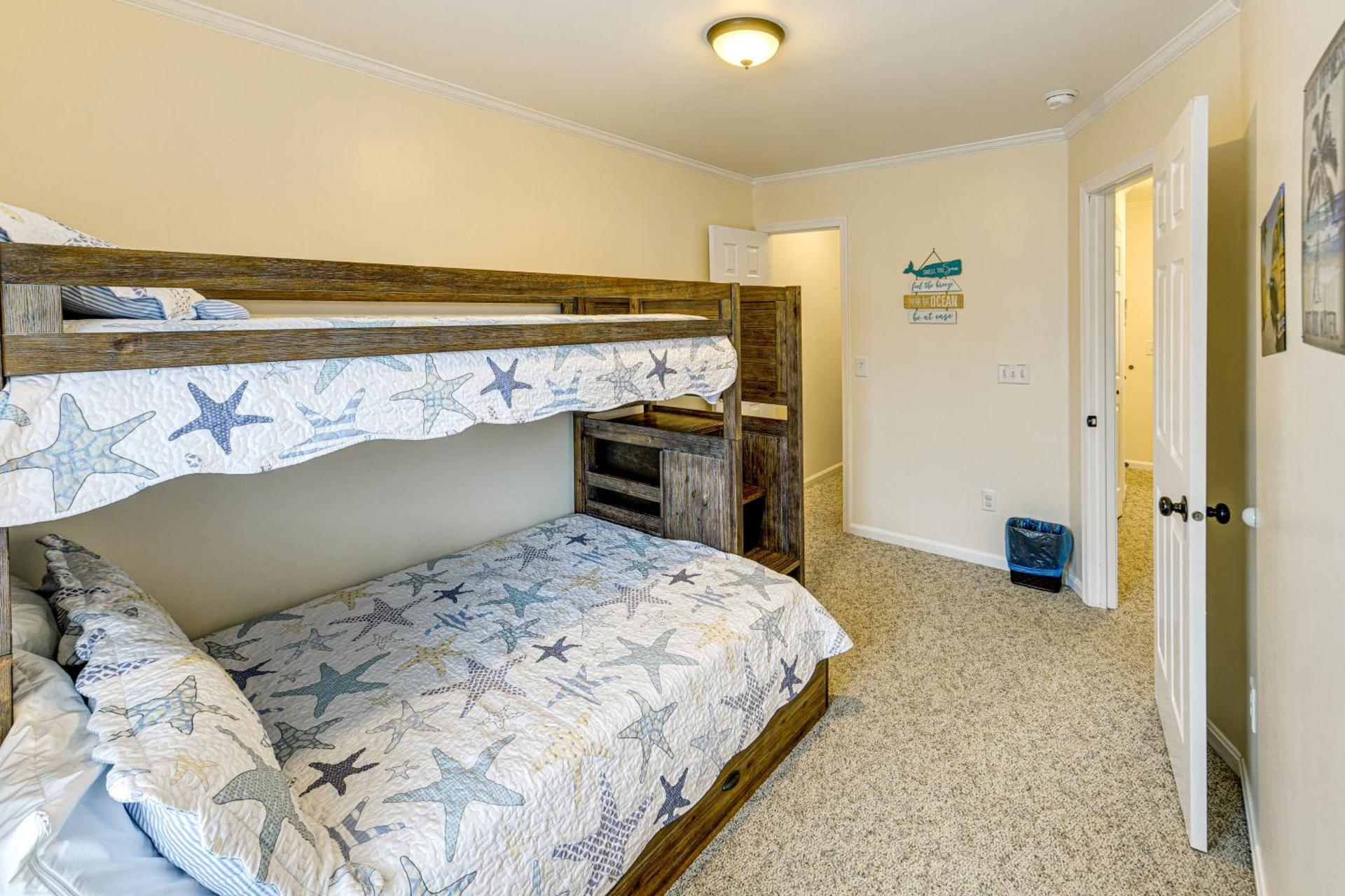 2 Mi to Rehoboth Beach Home with Sunroom!