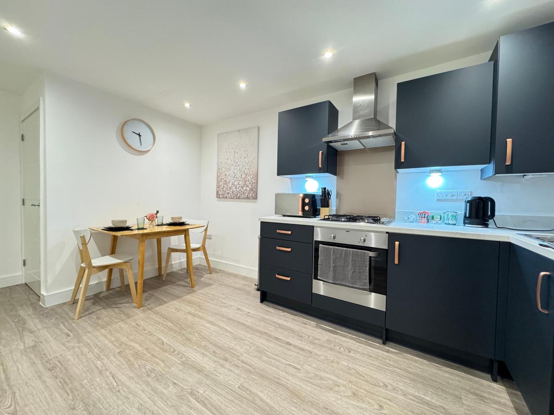 Modern 2 Bedroom Home In Central Location with 3 Beds and Free Driveway Parking