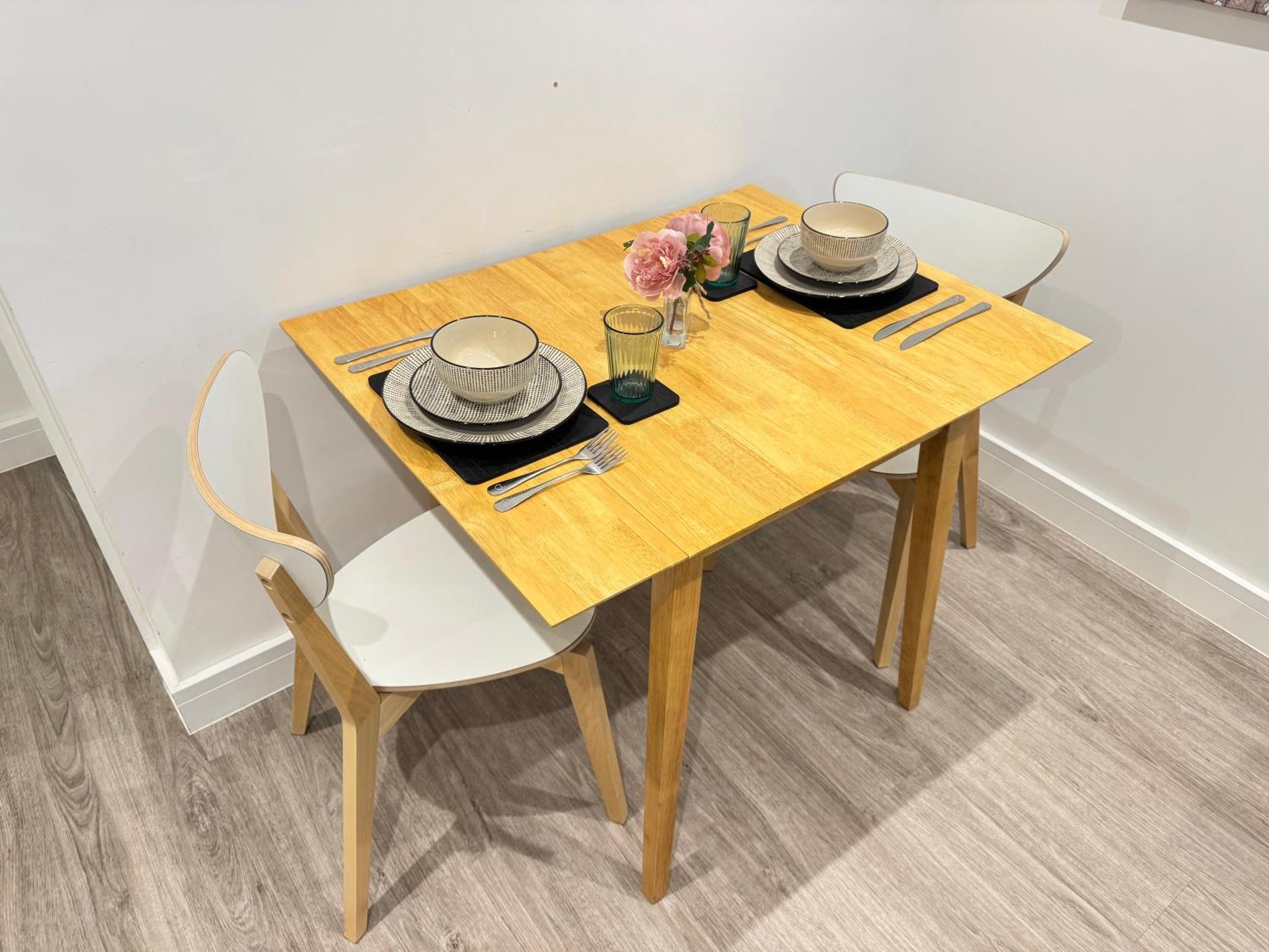 Modern 2 Bedroom Home In Central Location with 3 Beds and Free Driveway Parking