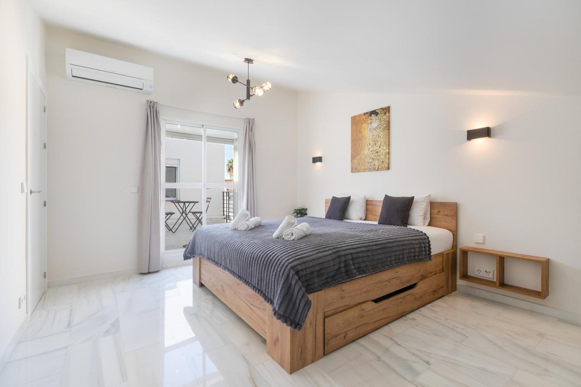 Luxurious And Modern Family Home