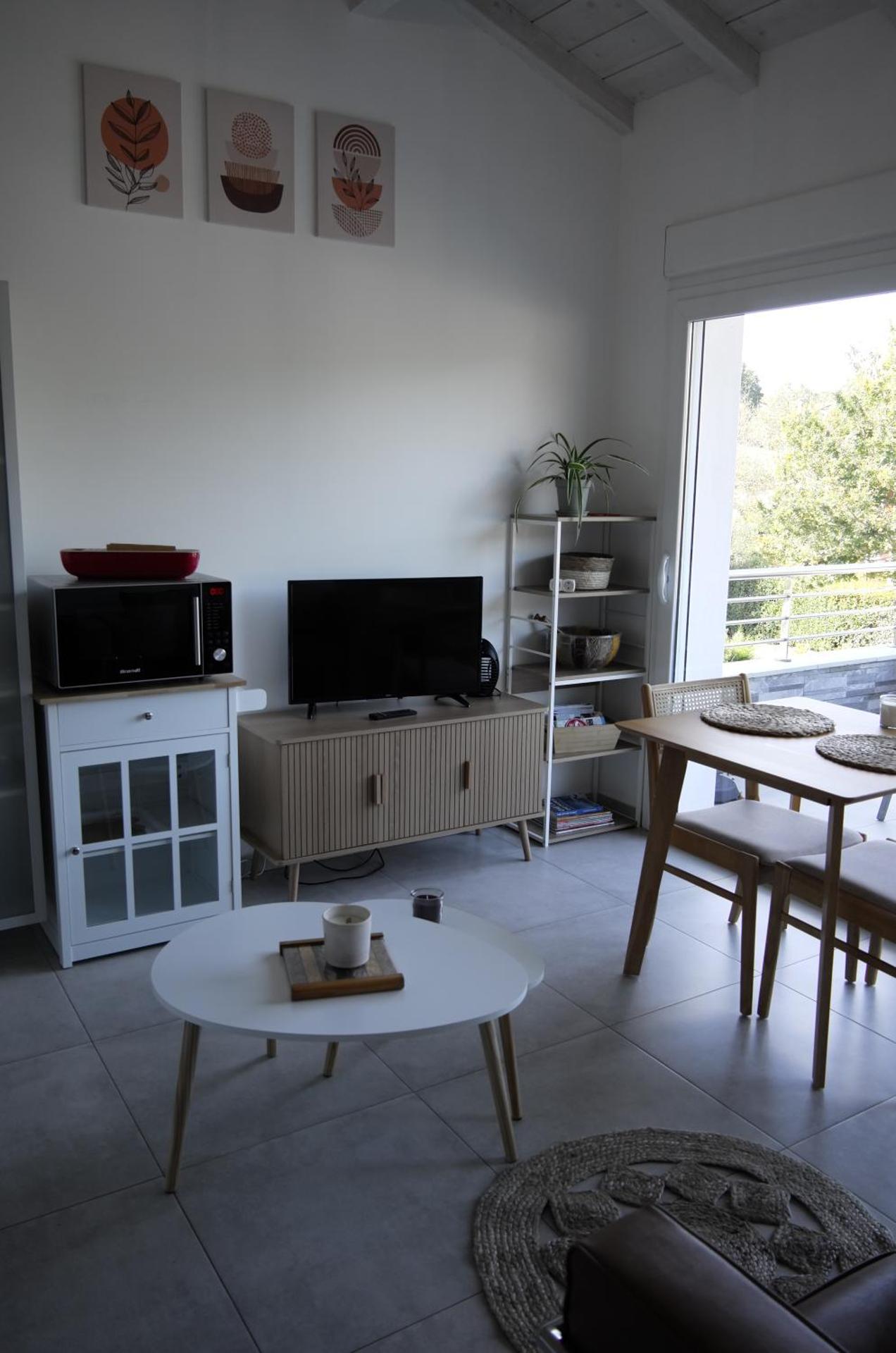 Gîtes Jara et Mendia, Maison Eguzki-Lore, Saint-Jean-Pied-de-Port, Pays Basque