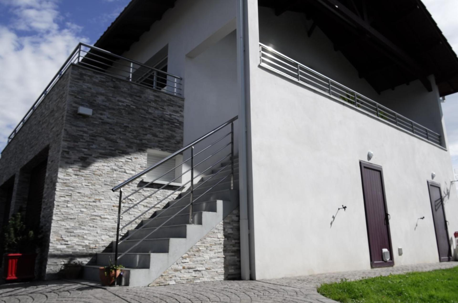 Gîtes Jara et Mendia, Maison Eguzki-Lore, Saint-Jean-Pied-de-Port, Pays Basque