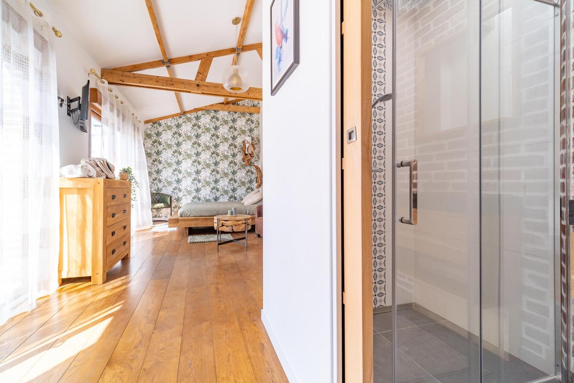 Photo of the whole room