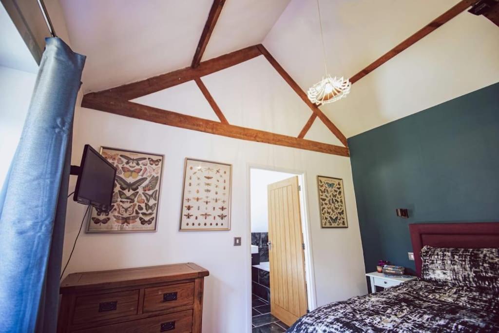 cosy cottage on banks of River Wye