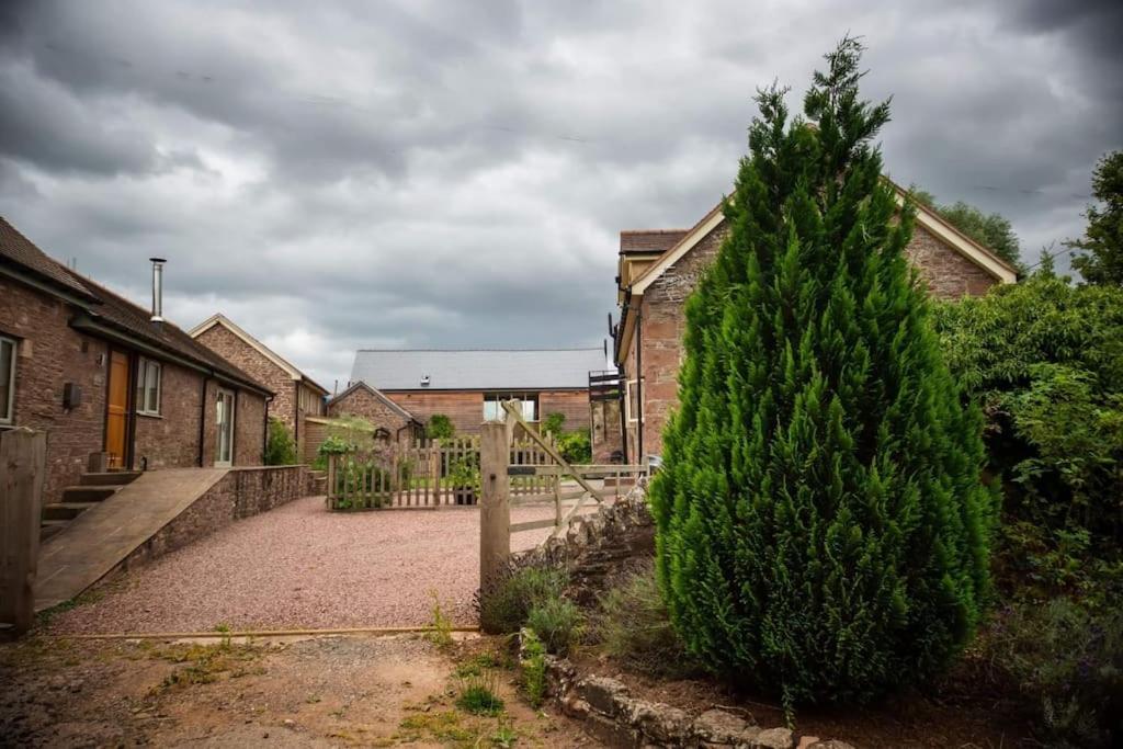 cosy cottage on banks of River Wye