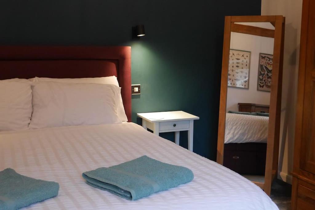 cosy cottage on banks of River Wye