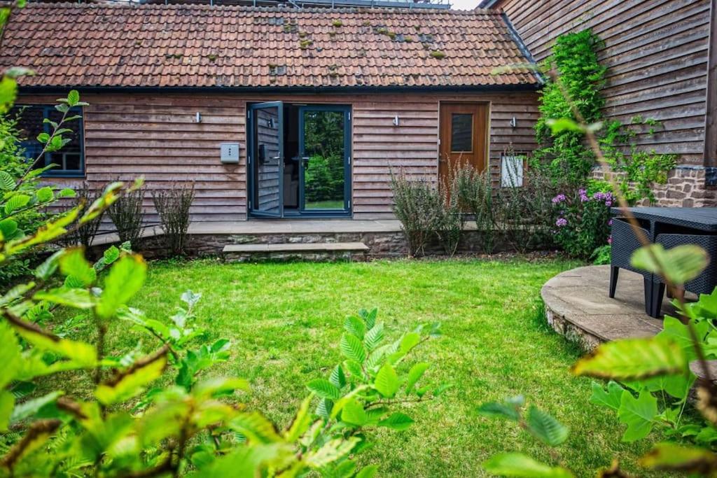 cosy cottage on banks of River Wye