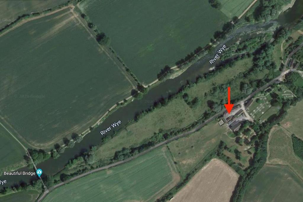 cosy cottage on banks of River Wye