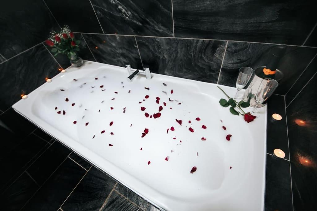 cosy cottage on banks of River Wye