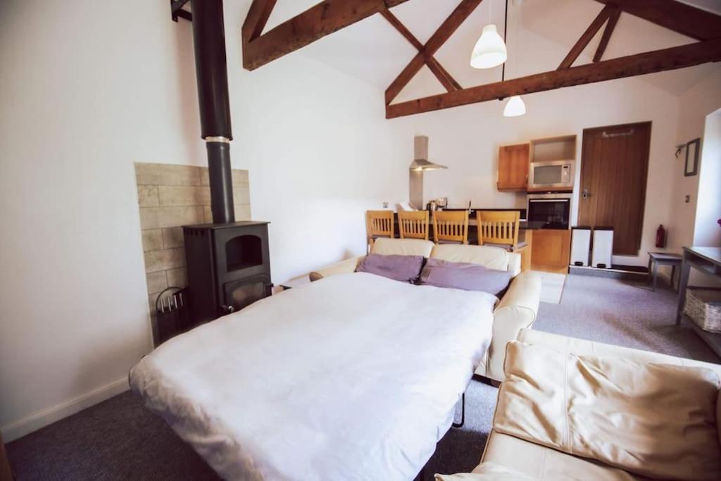 cosy cottage on banks of River Wye