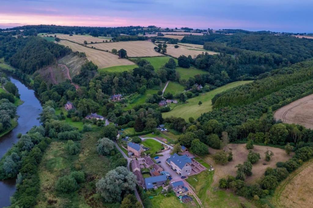 cosy cottage on banks of River Wye