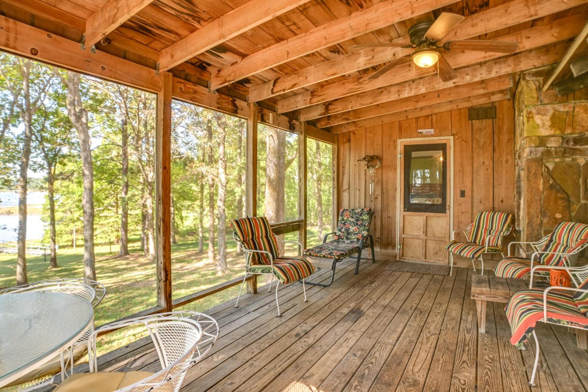 Screened Porch! Lakefront Gem in Boyds Branch Bay