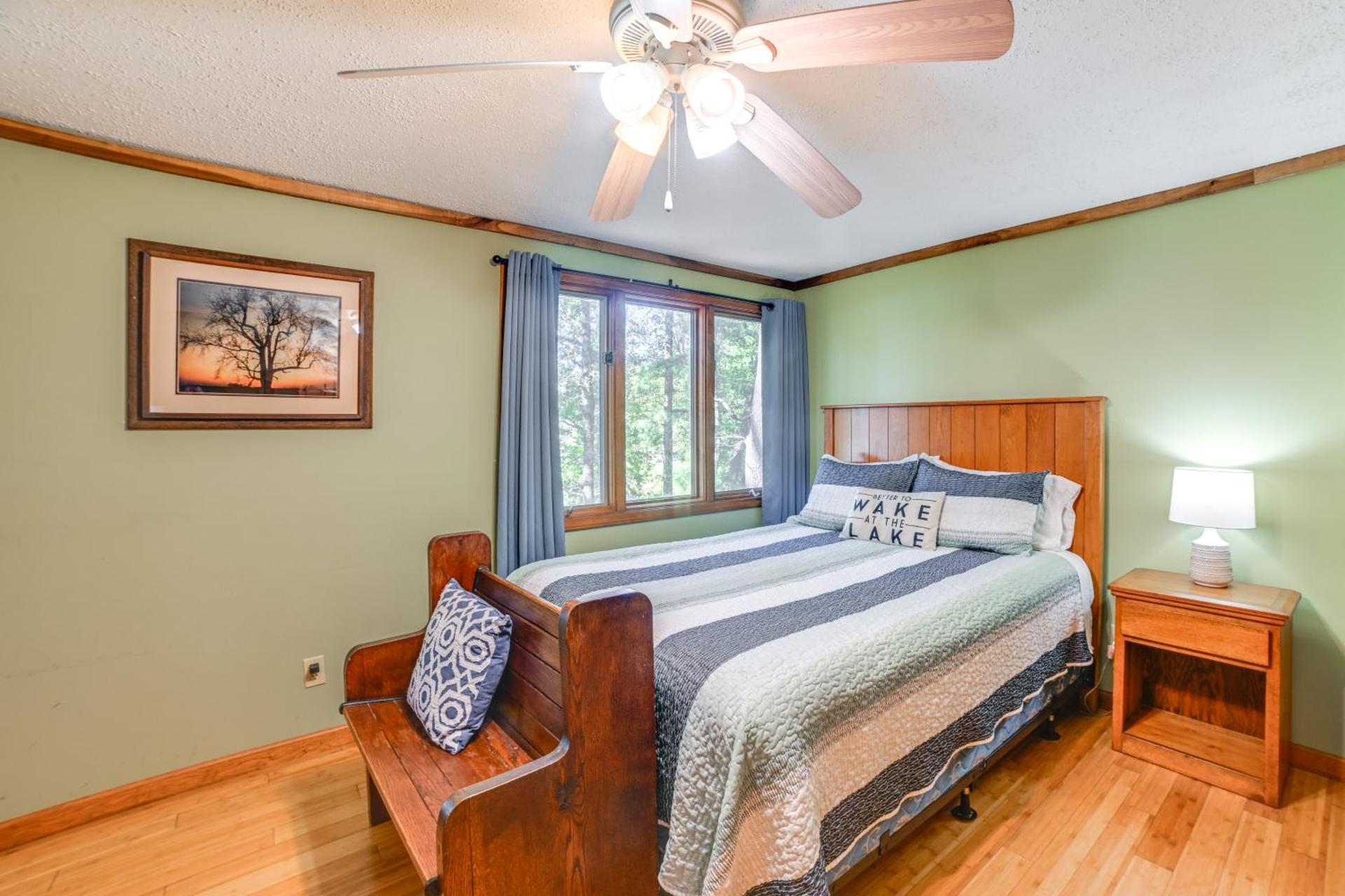 Screened Porch! Lakefront Gem in Boyds Branch Bay