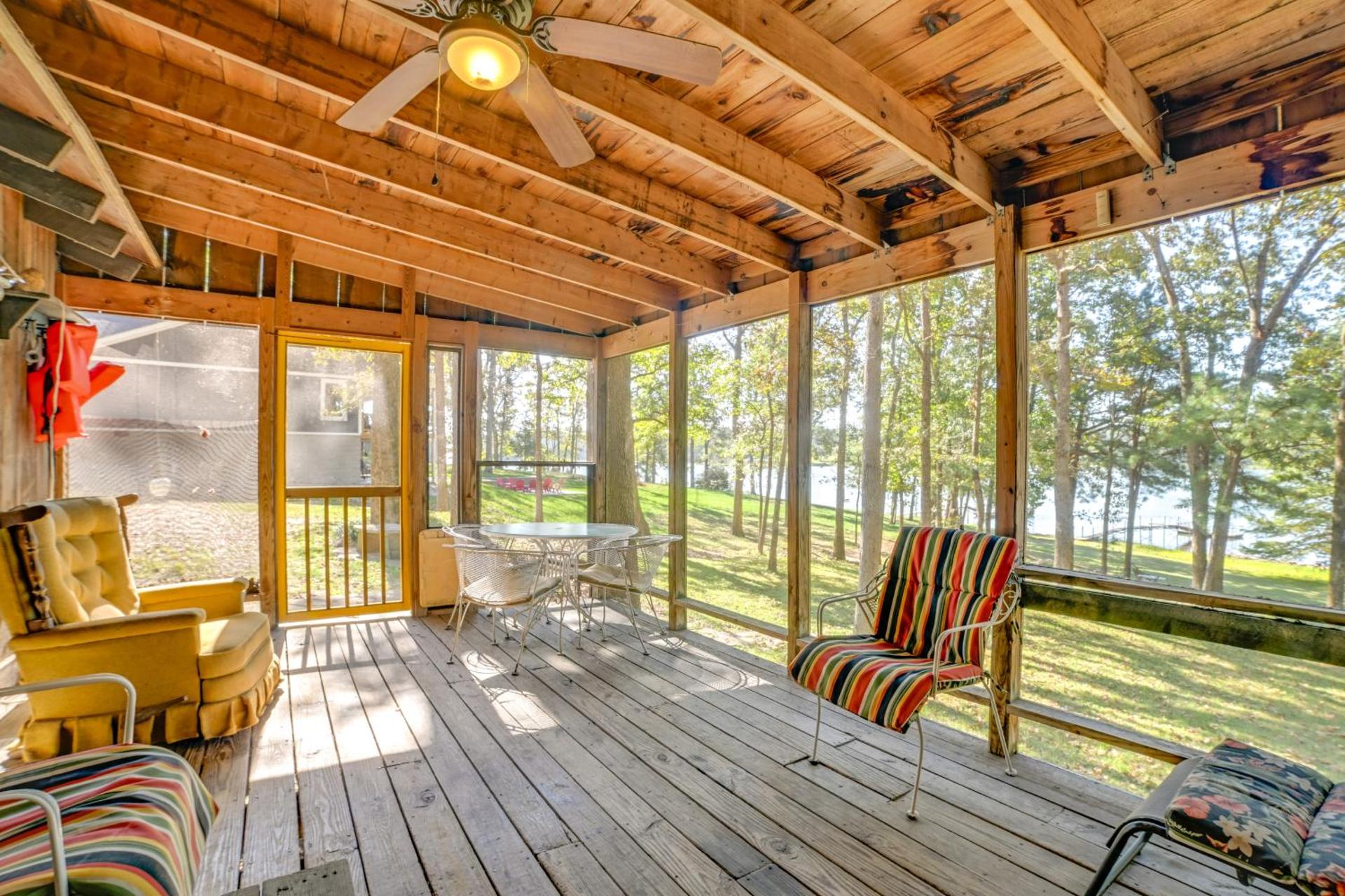 Screened Porch! Lakefront Gem in Boyds Branch Bay