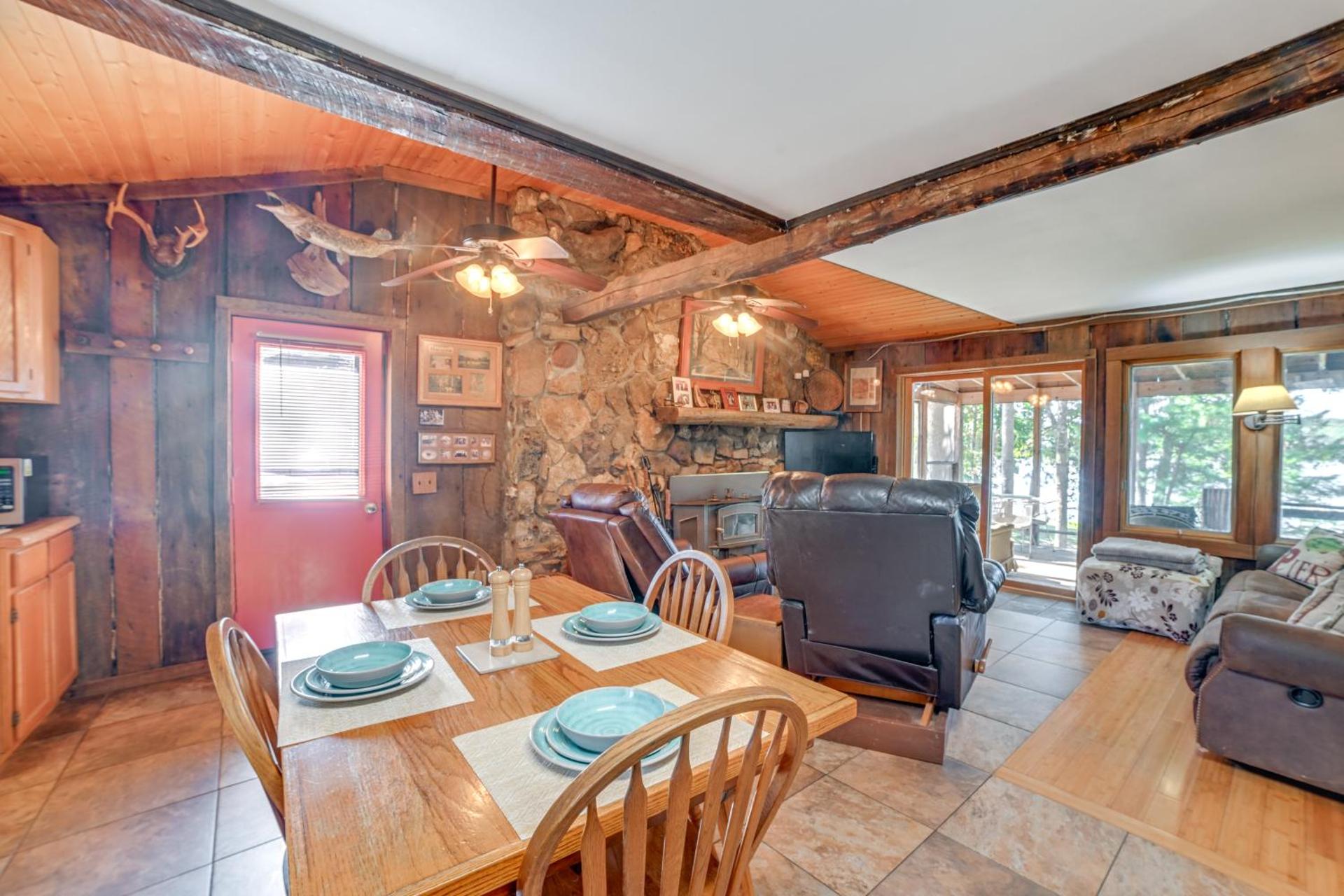 Screened Porch! Lakefront Gem in Boyds Branch Bay