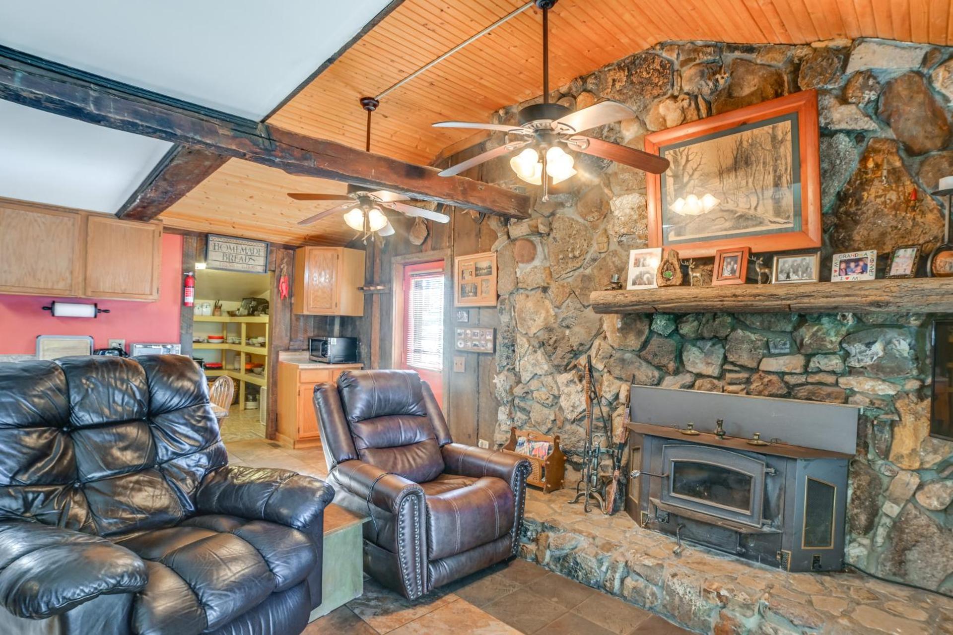 Screened Porch! Lakefront Gem in Boyds Branch Bay