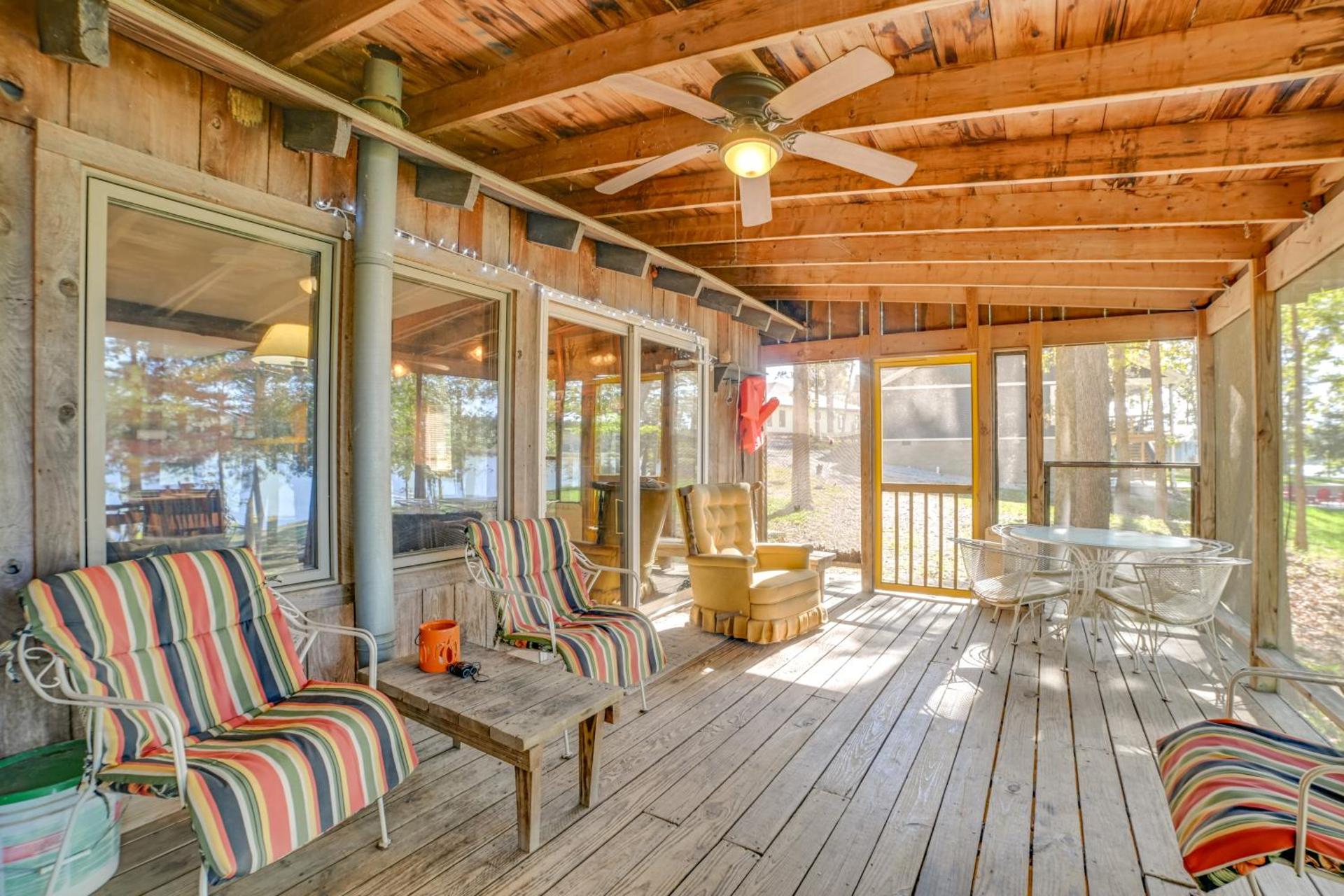 Screened Porch! Lakefront Gem in Boyds Branch Bay