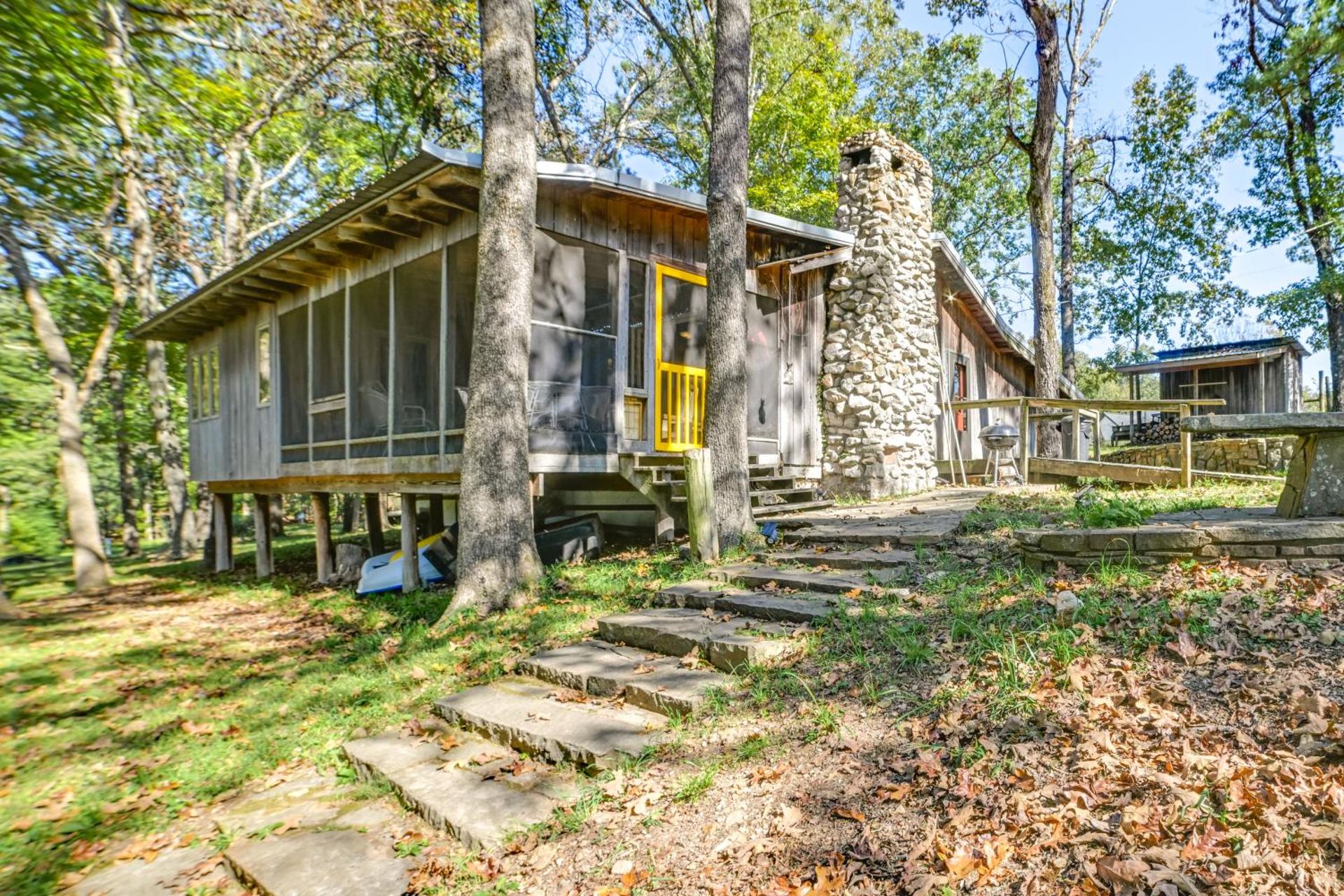 Screened Porch! Lakefront Gem in Boyds Branch Bay