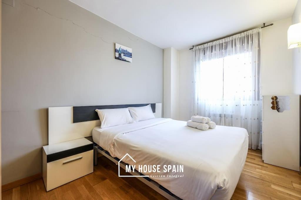 MyHouseSpain - Apartamento con Parking Caja Mágica