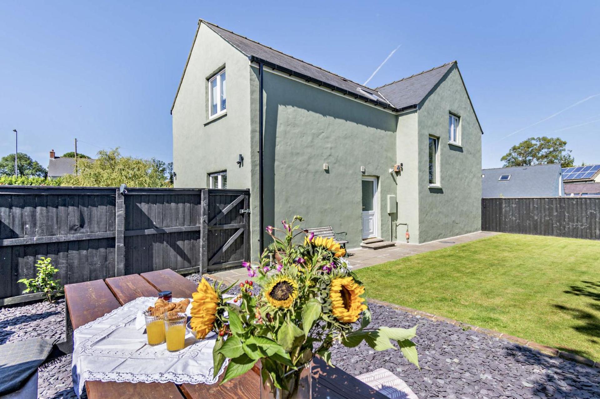 Willow Lodge, Wolfscastle