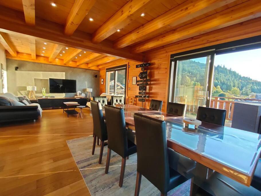 L'Eclipse -12p, vue lac au pied des pistes et SPA