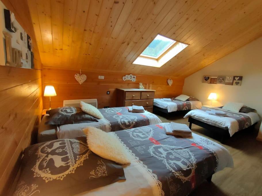 L'Eclipse -12p, vue lac au pied des pistes et SPA