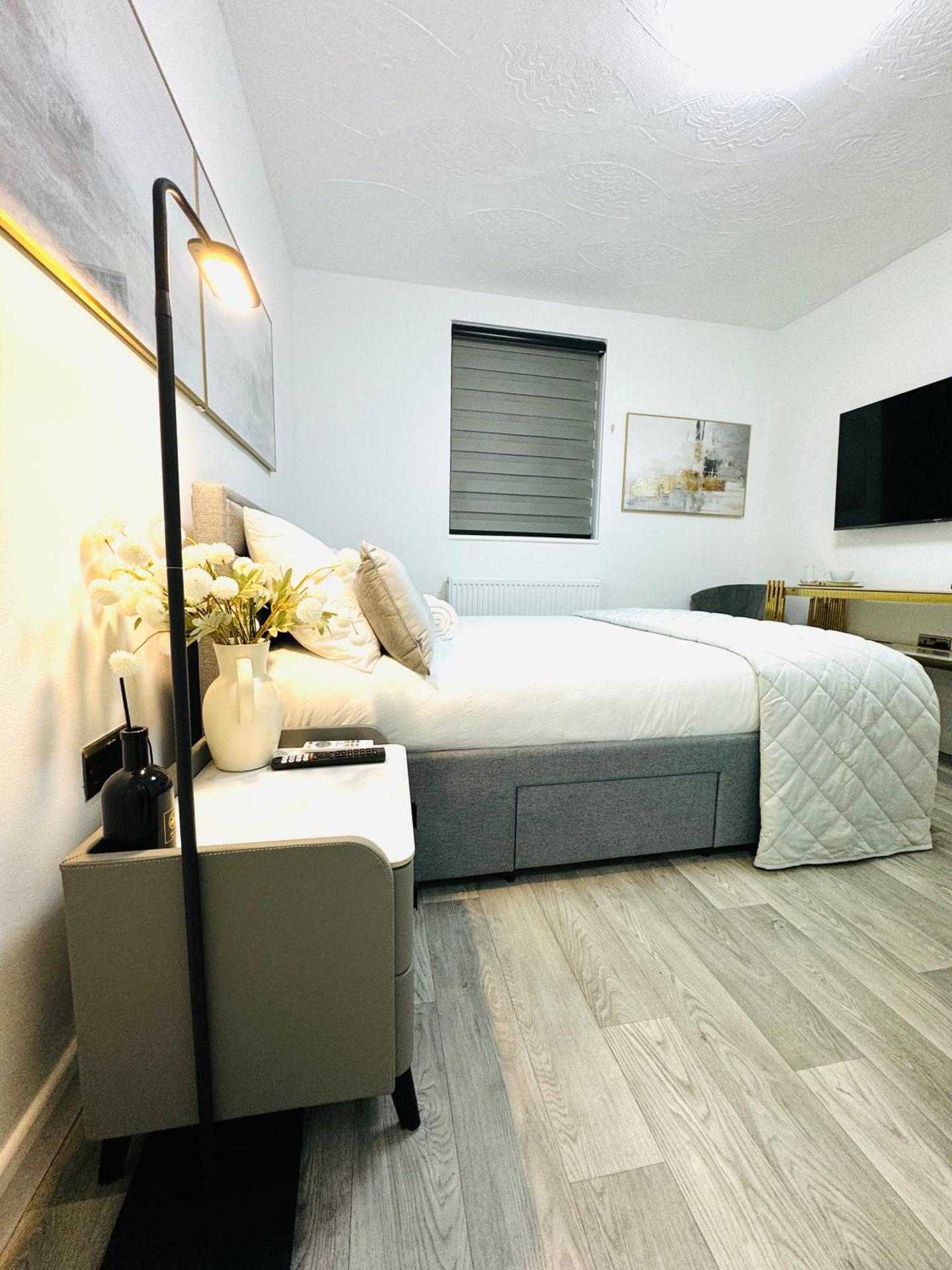 Ensuite Luxury Bedroom In Purfleet