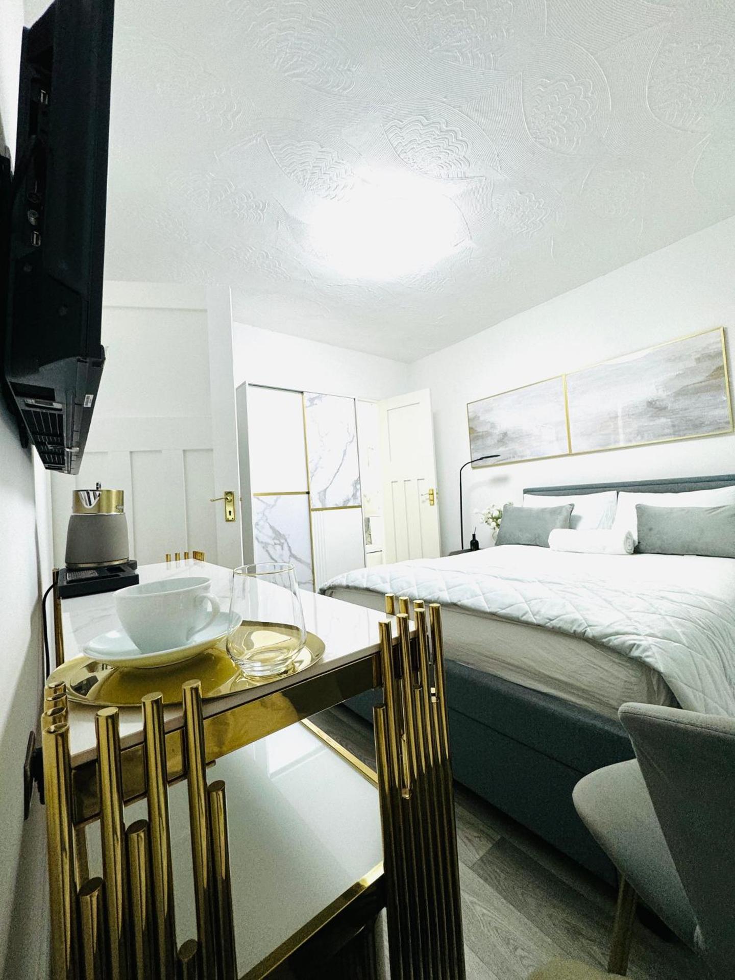 Ensuite Luxury Bedroom In Purfleet