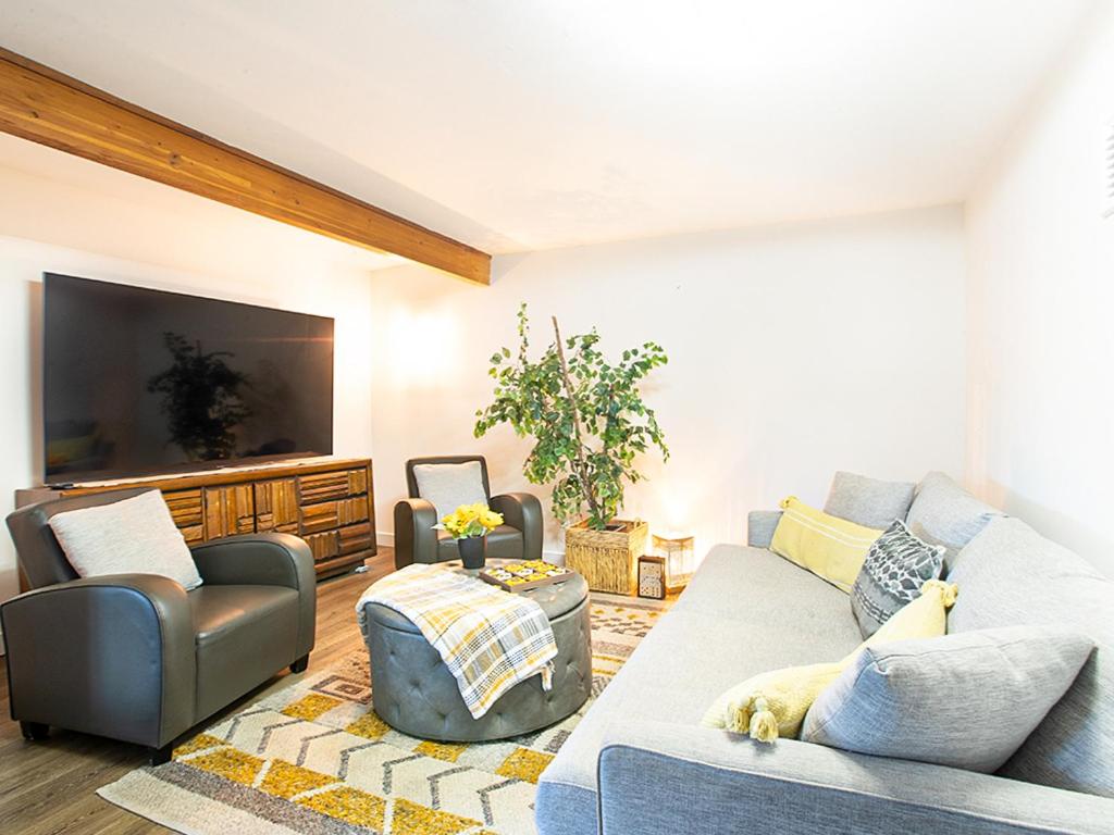 Communal lounge/ TV room