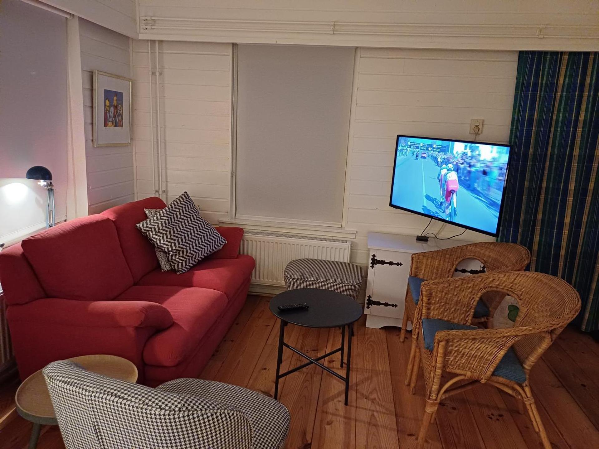 Communal lounge/ TV room
