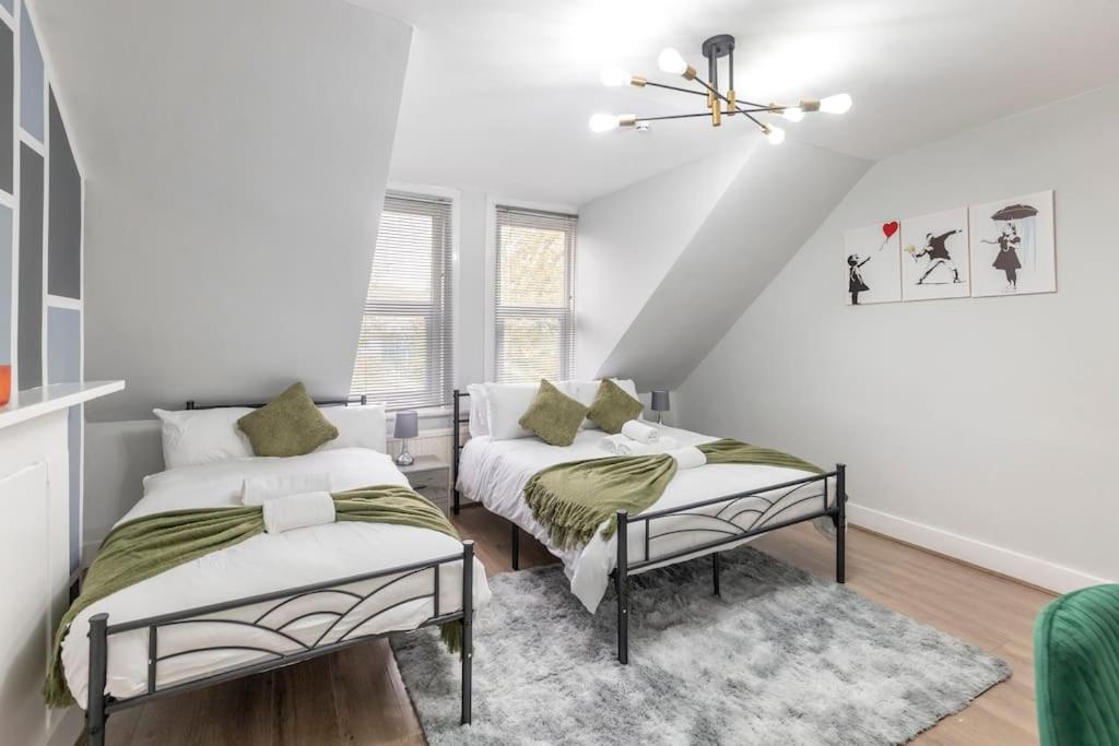 Crystal Palace Stylish Gem Slp 4 Next to Transport