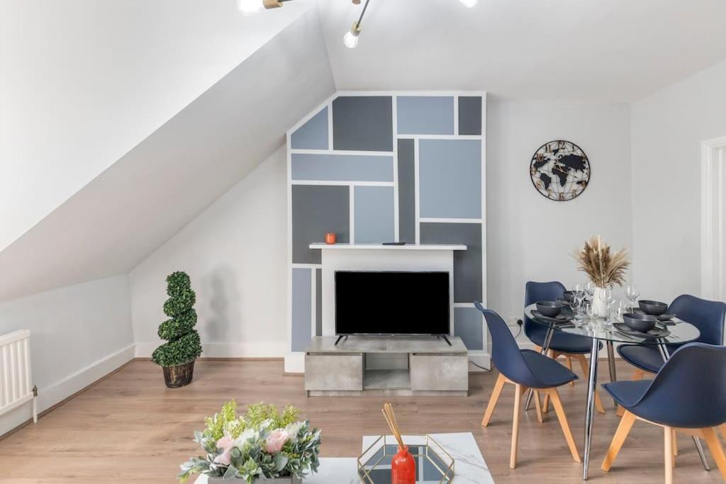 Crystal Palace Stylish Gem Slp 4 Next to Transport