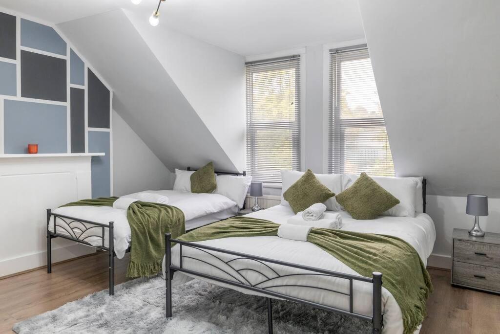 Crystal Palace Stylish Gem Slp 4 Next to Transport