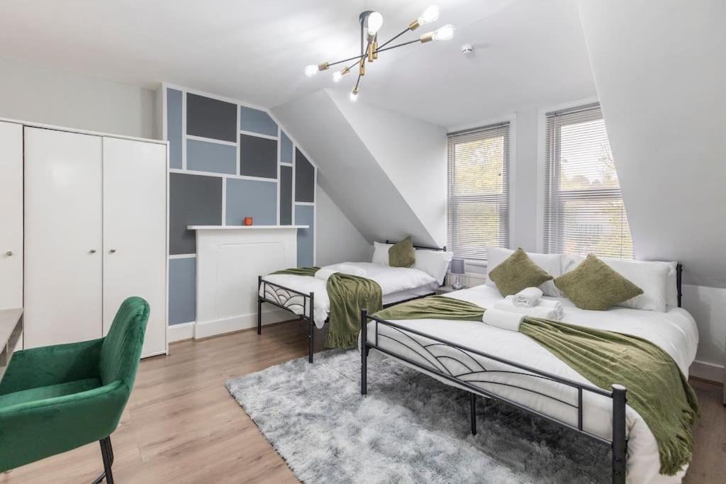 Crystal Palace Stylish Gem Slp 4 Next to Transport