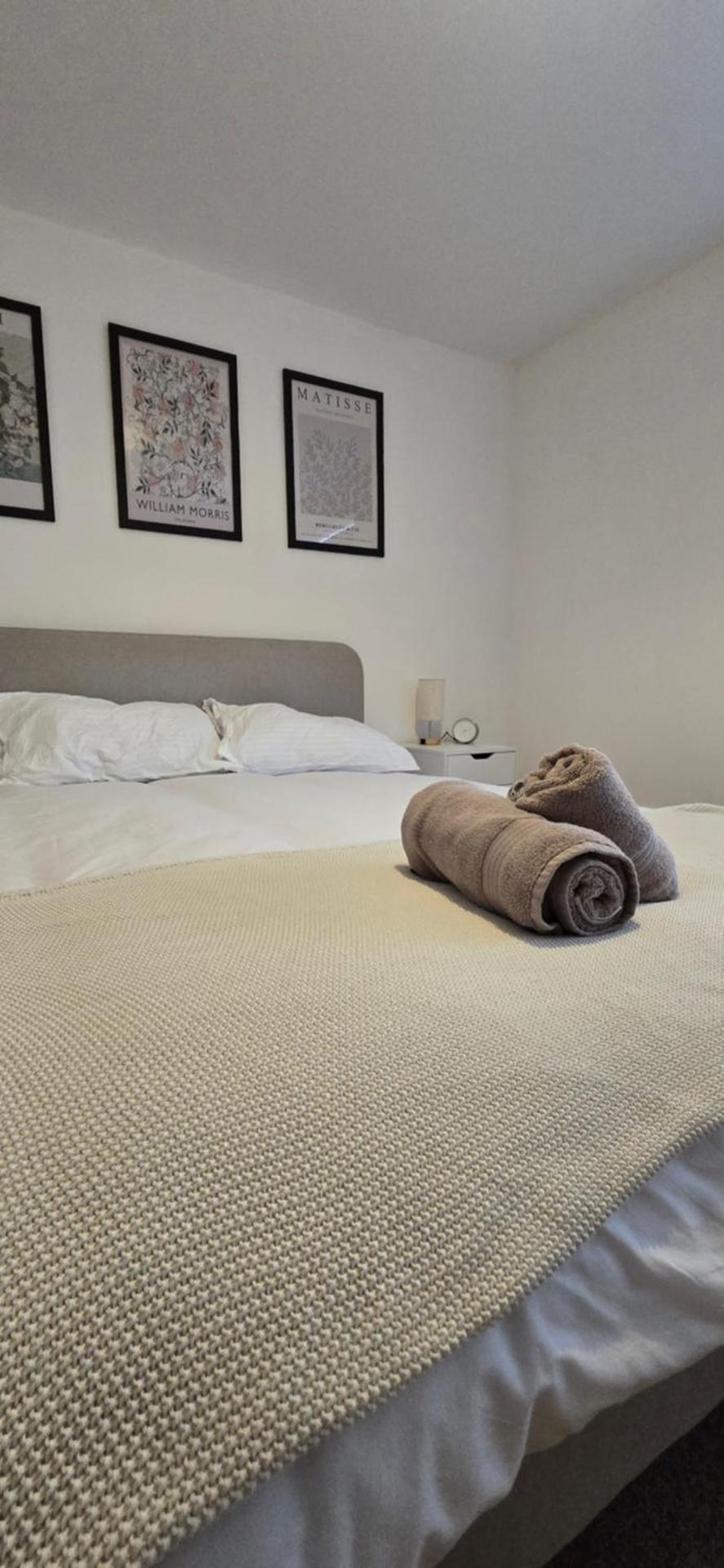 Salisbury City Centre 2-Bedroom Serviced Accommodation-Apartment - PennyVille