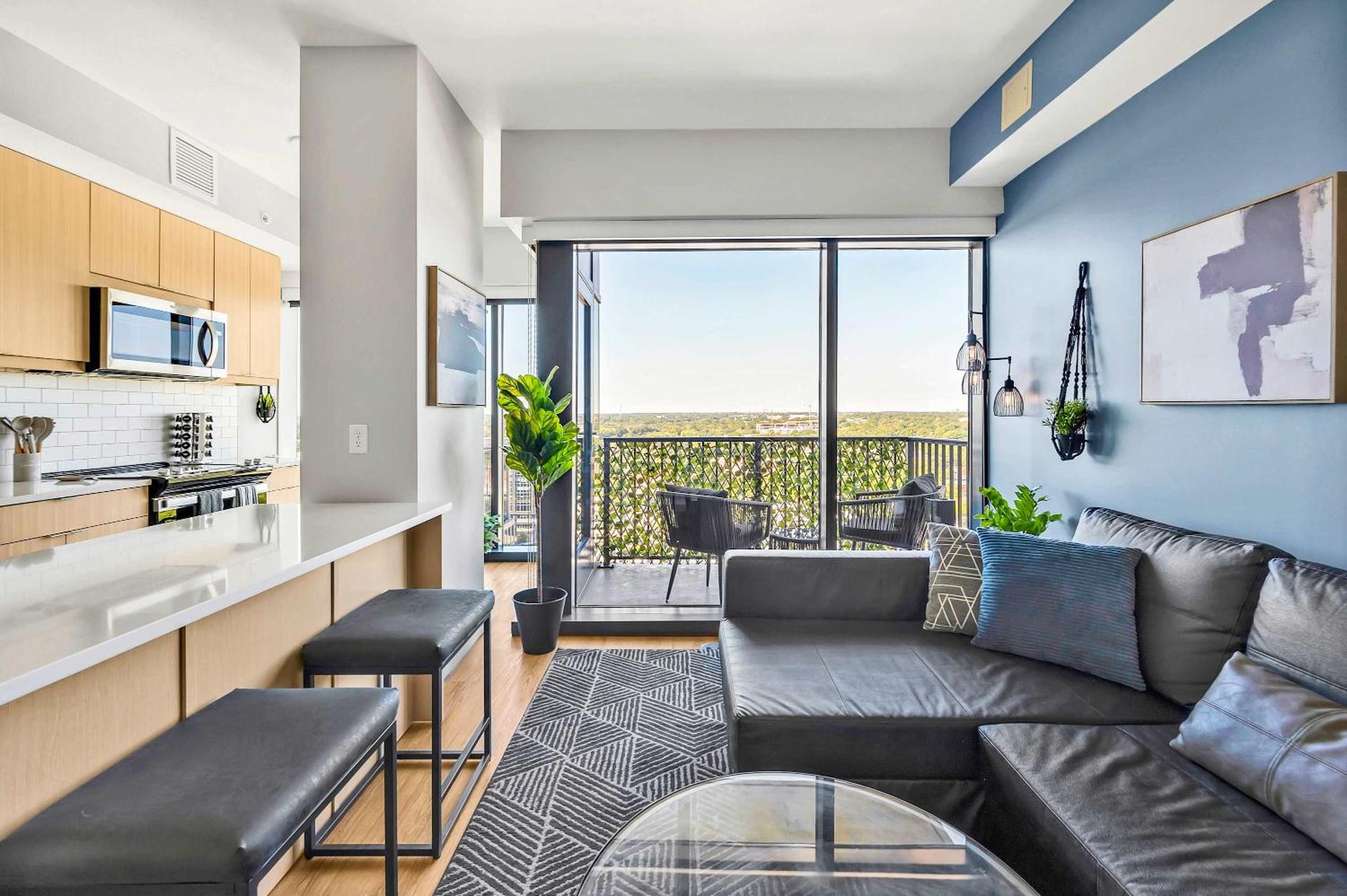 High-Rise Apt Raleigh Free Parking & Sunset View 2