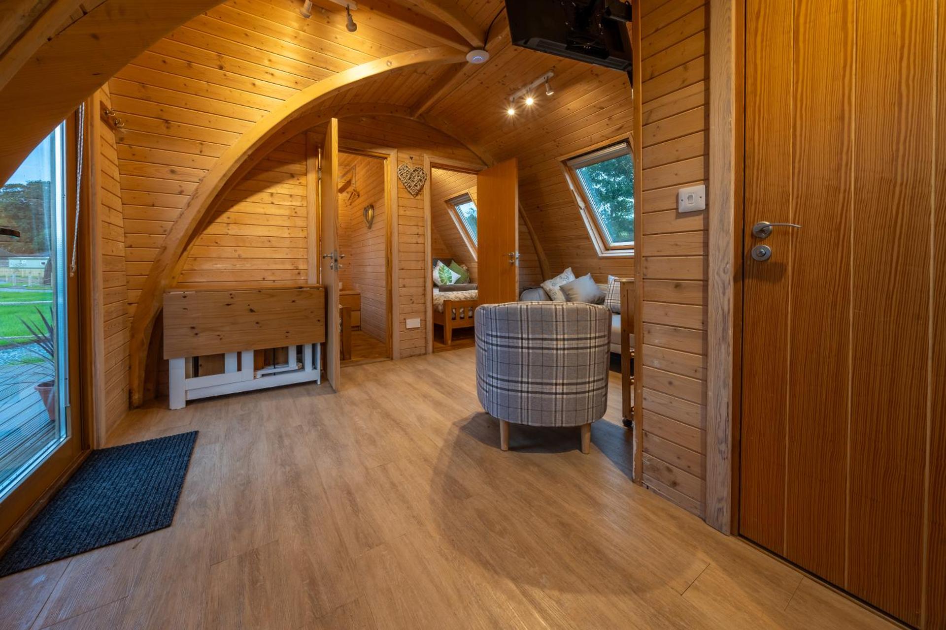 Large Double Room- Butterfly pod (with hot tub)