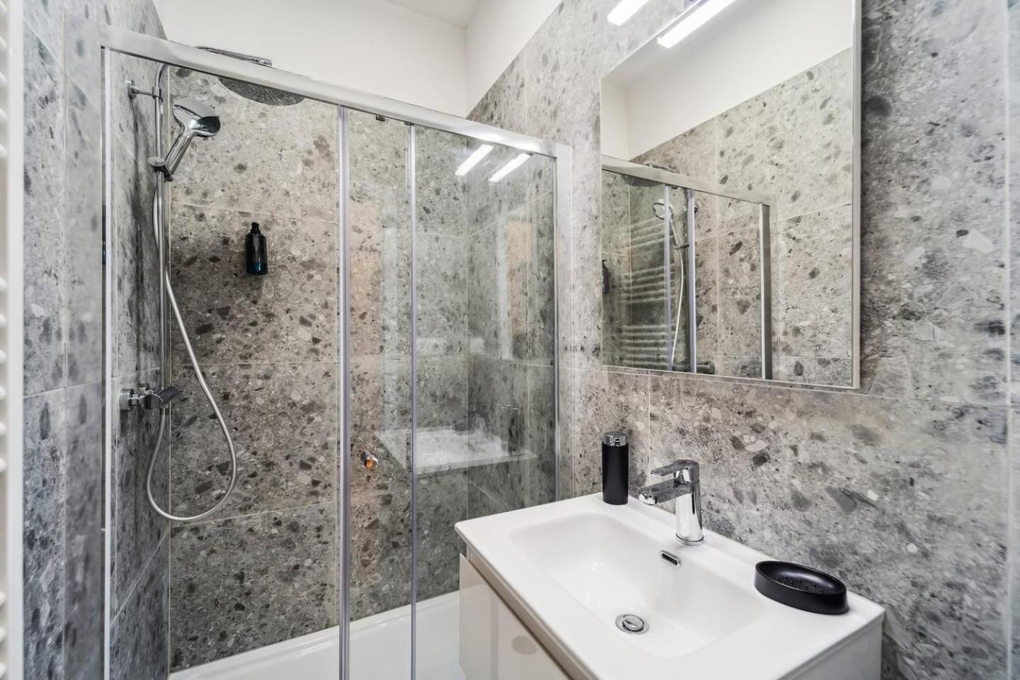 Infinity Stay Ferienapartments Rheinstrasse