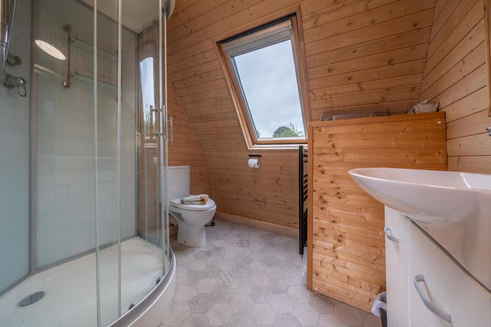 Family Room with Mountain View- Badger pod (With hot tub)