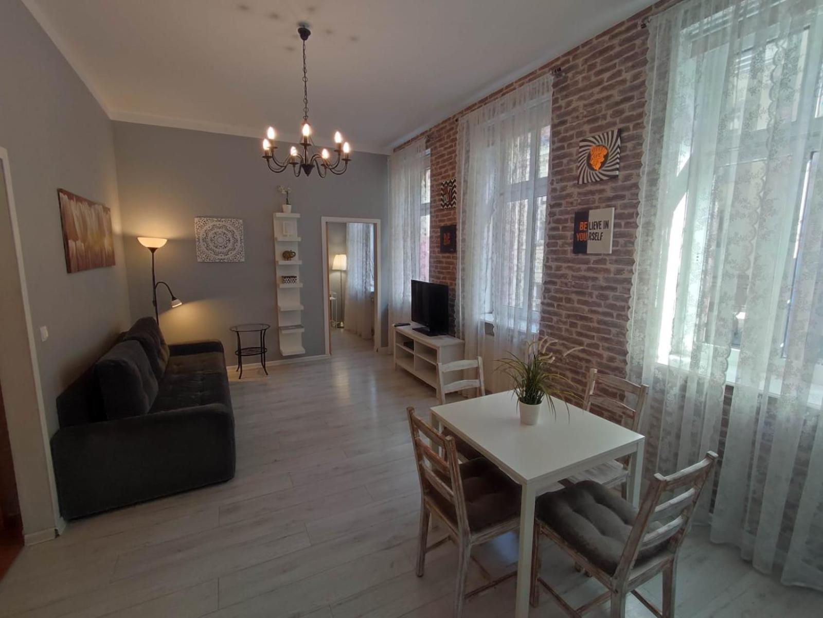 KGHN Apartments Tkacka