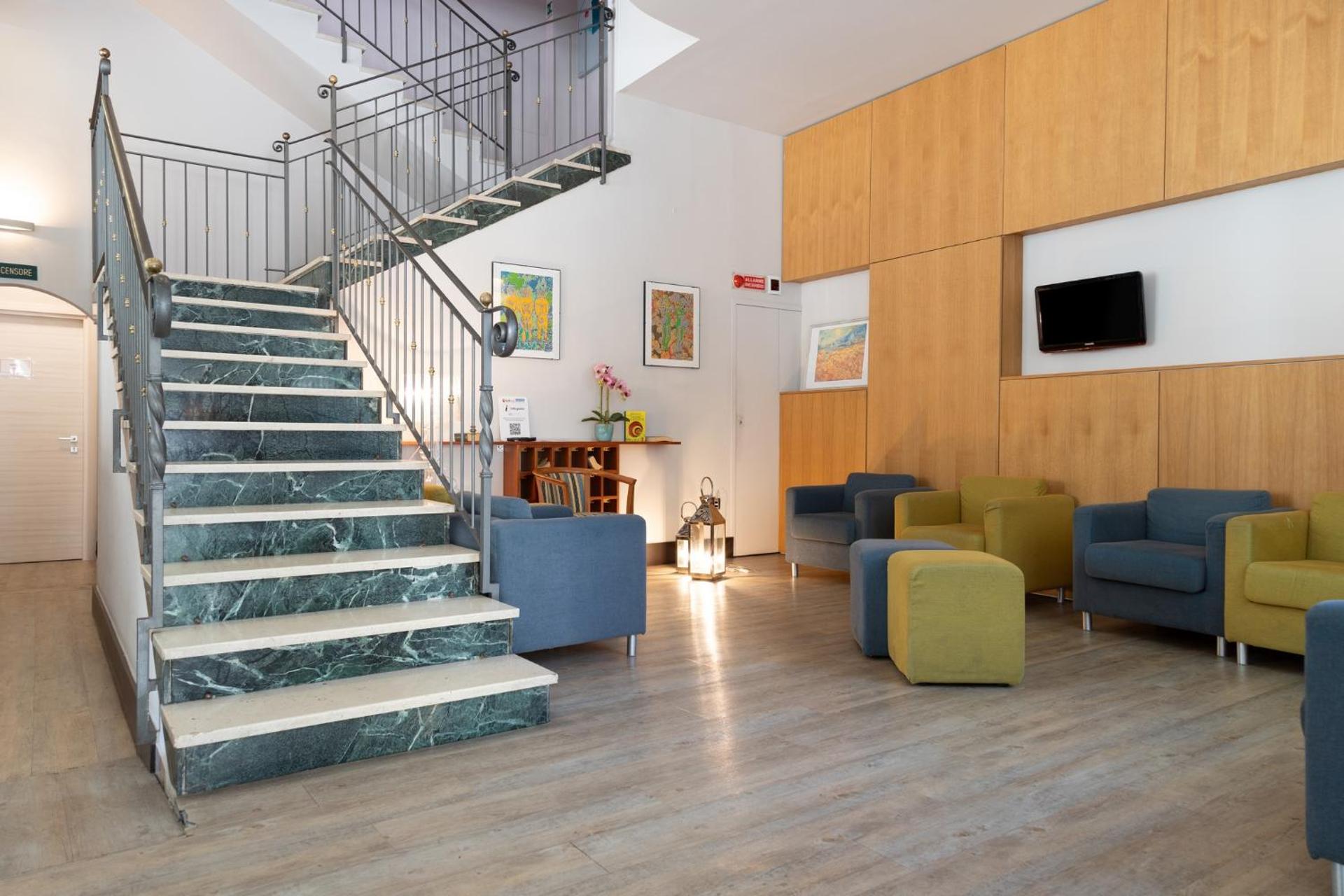 Communal lounge/ TV room