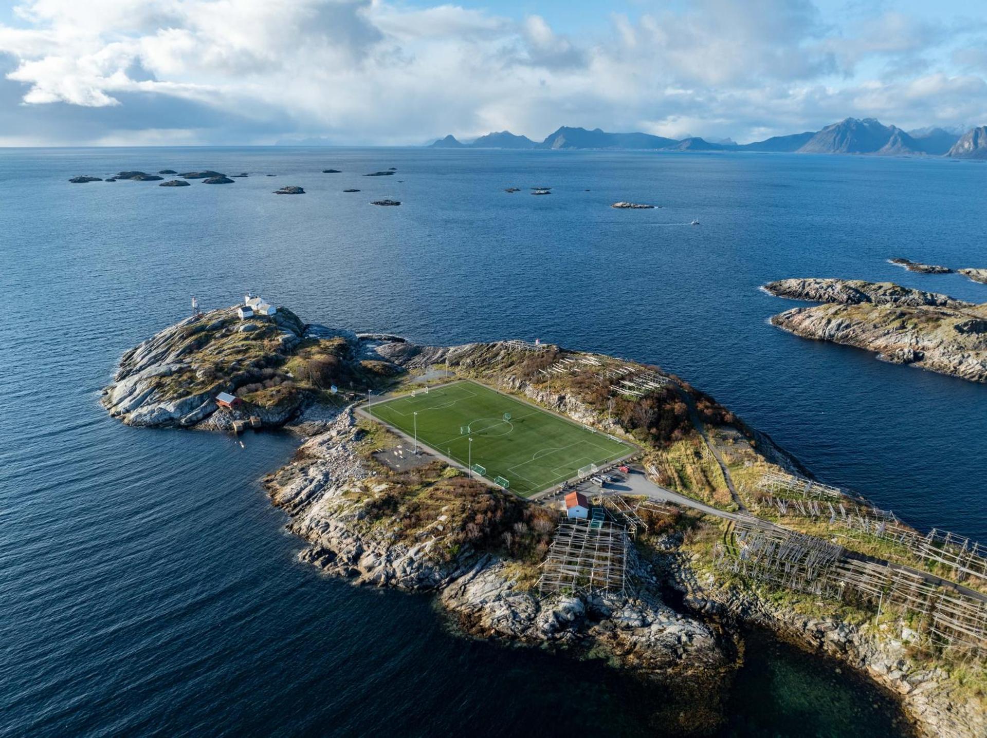 New and modern apartment in Henningsvær