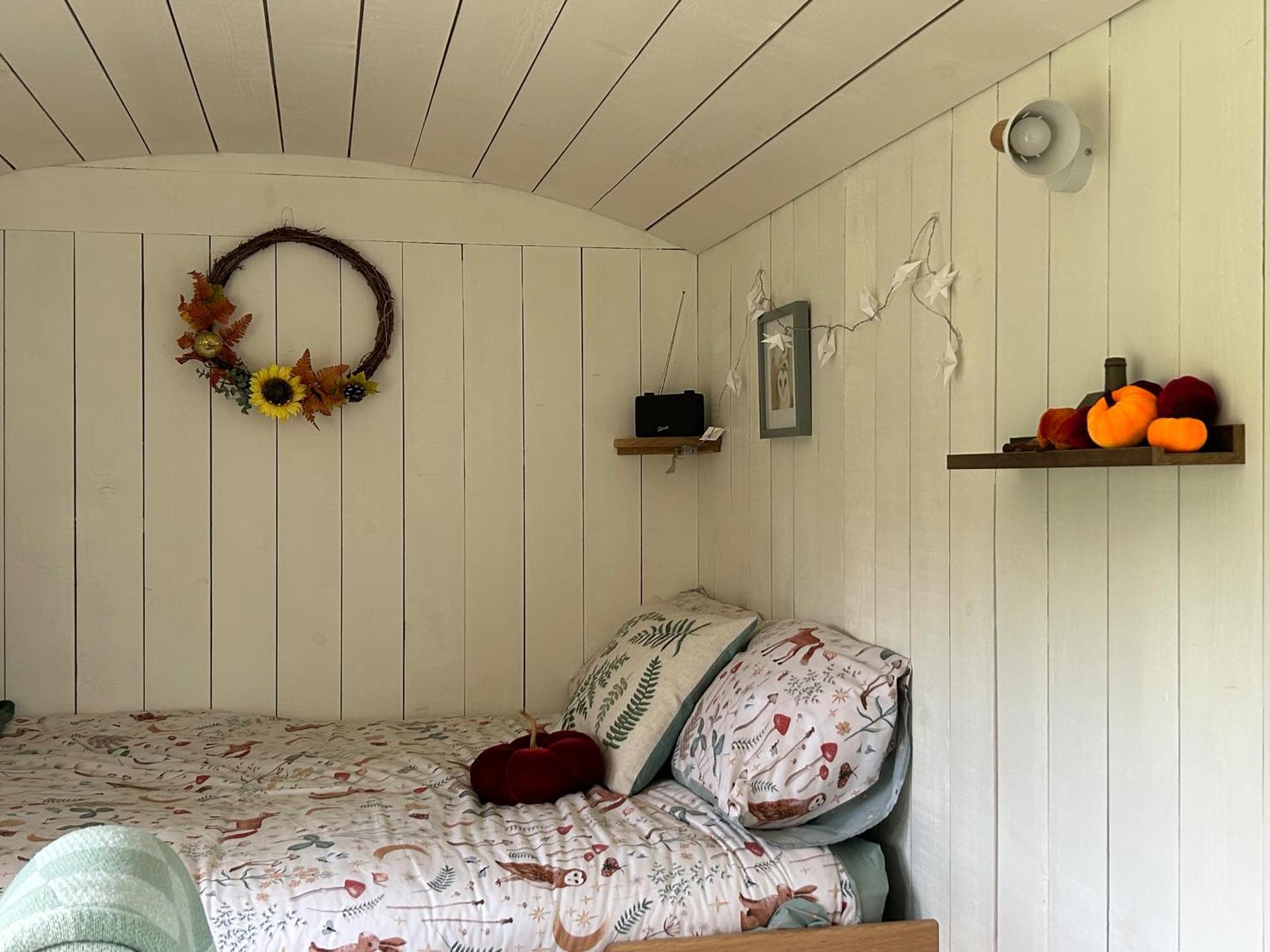 Cosy Devon Hut with Private Hot Tub
