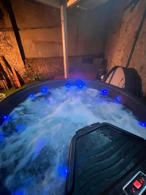Atelier du spa jacuzzi illimité proche du mont saint Michel