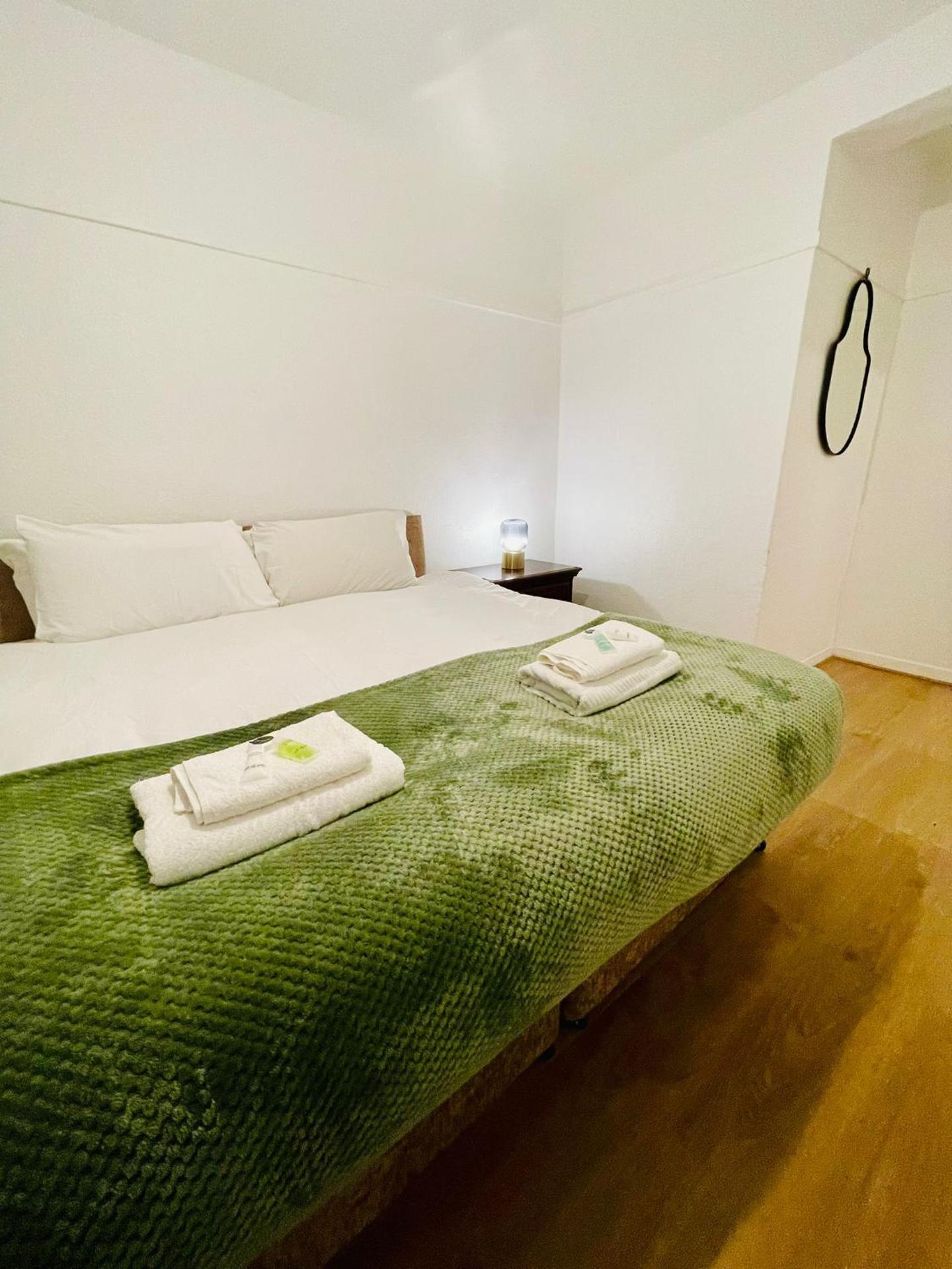 2BD CanaryWharf Mile End Private Balcony FREE Parking