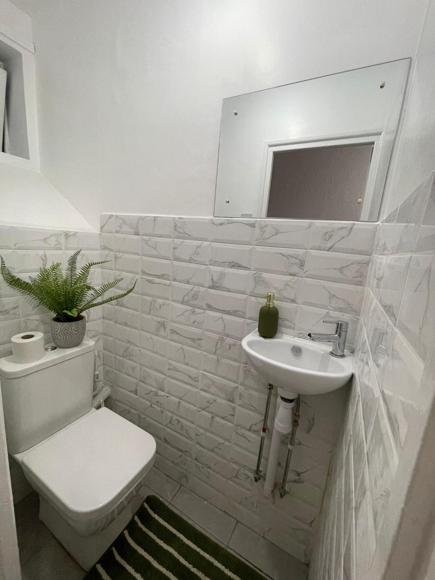 2BD CanaryWharf Mile End Private Balcony FREE Parking