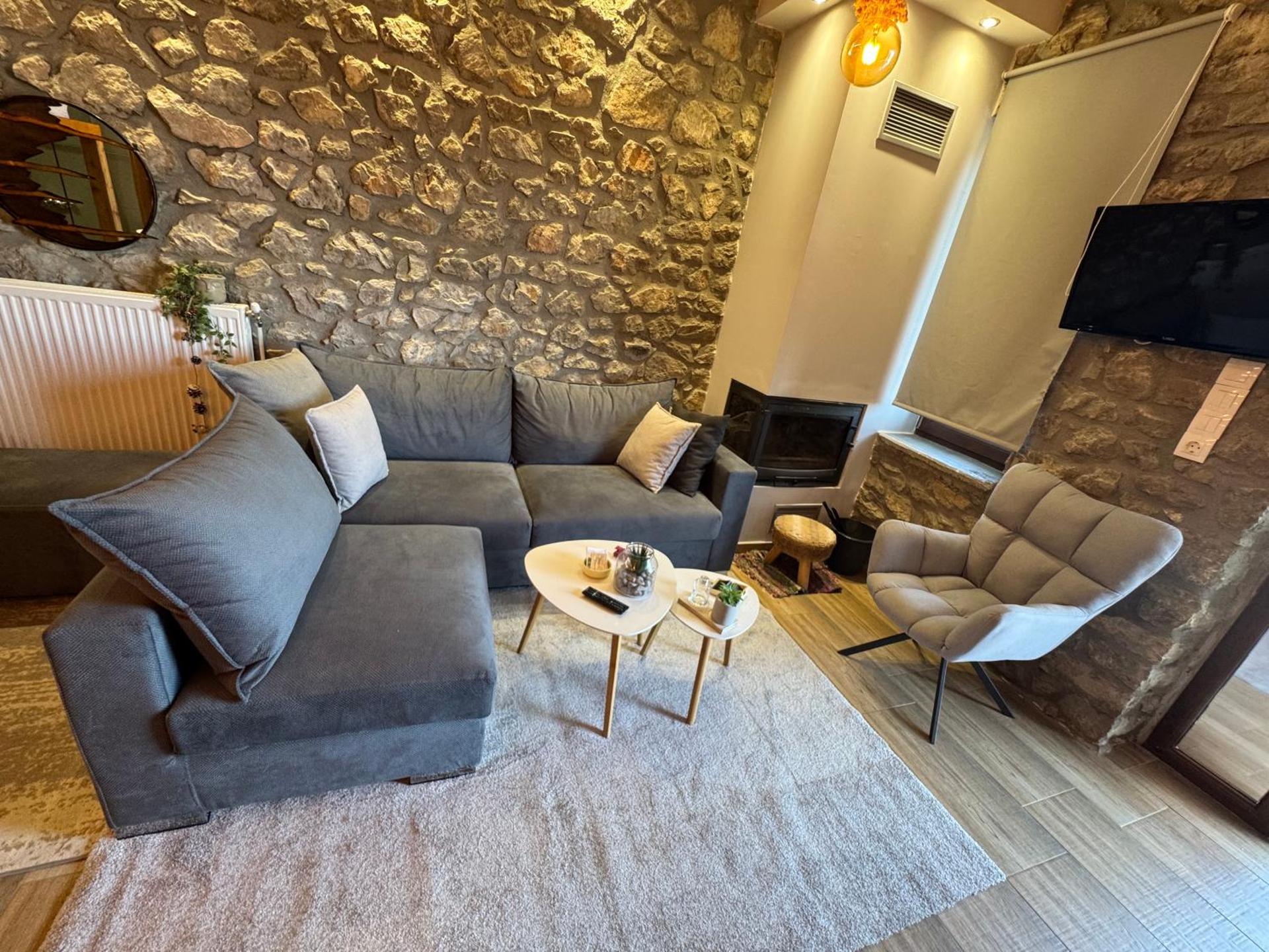 ΧΑΡΟΥΛΑ ΣΤΟΥΝΤΙΟ 2