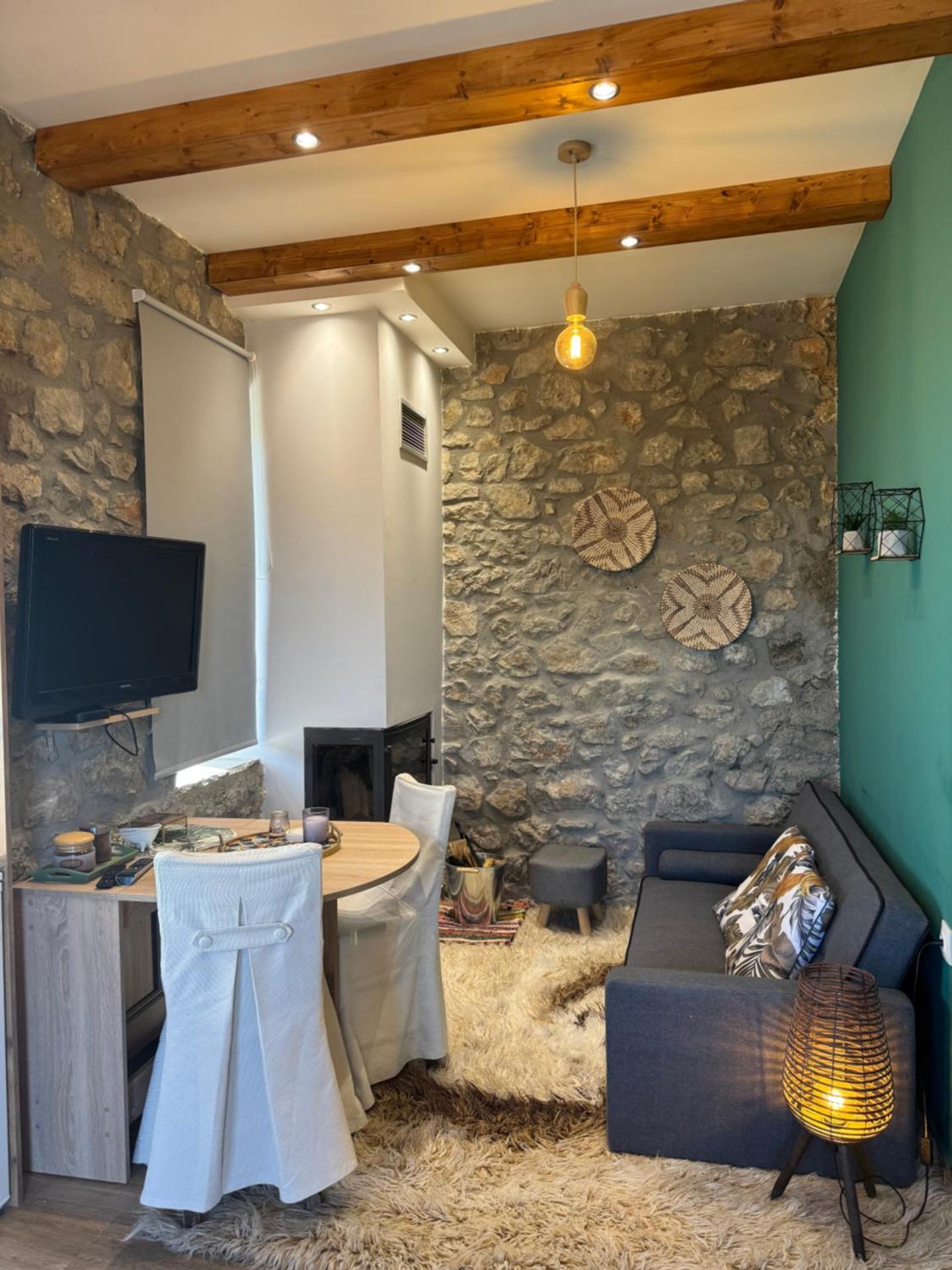 ΧΑΡΟΥΛΑ STUDIO