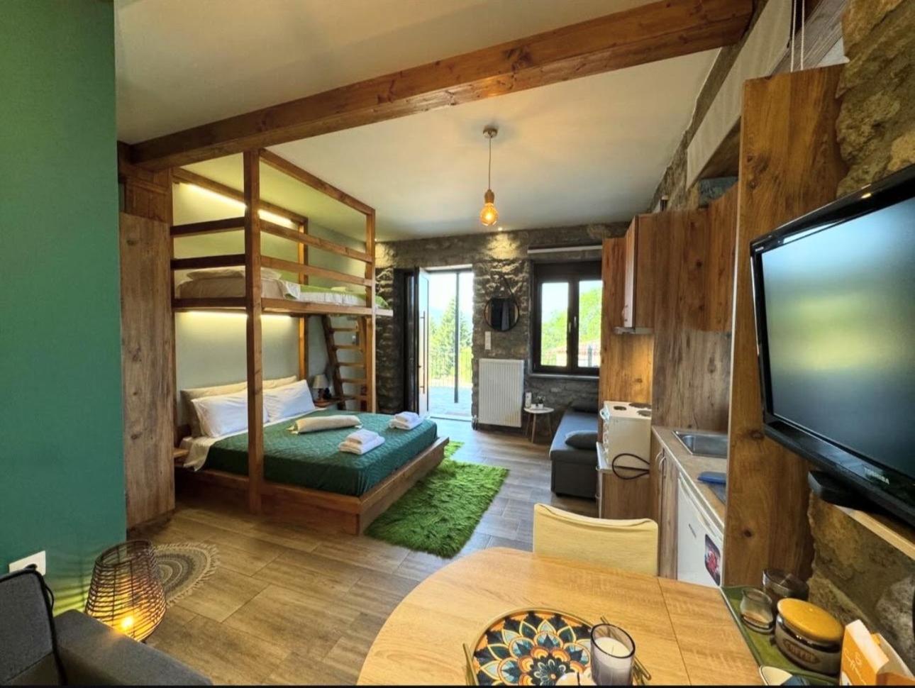 ΧΑΡΟΥΛΑ STUDIO